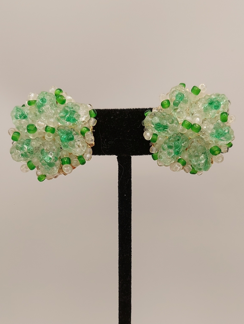 VENDOME Green Seed Bead Molded Bead Cluster Vintage Clip-On Earrings EUC Clean
